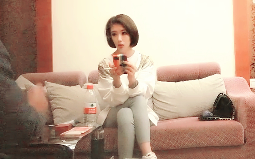 凌晨场约操气质短发小姐姐 精选新品情趣装 粉嫩鲍鱼细腿美乳 强 奸式啪啪后按摩调情观赏度极佳